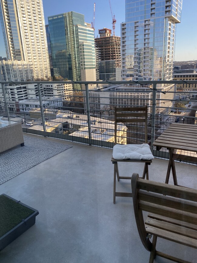 Foto del edificio - 800 W 5th St