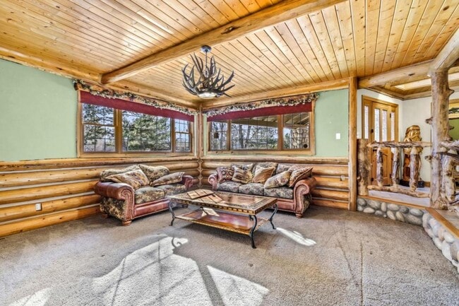 Building Photo - 306 Lona Dr