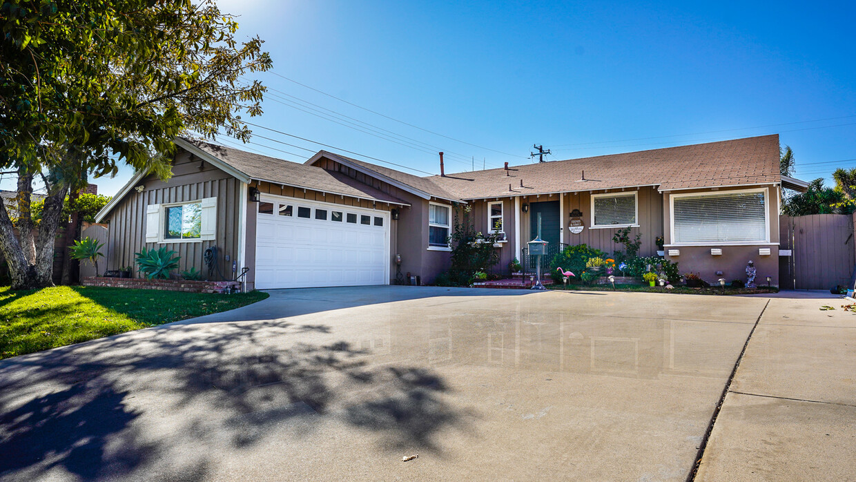 Foto principal - 8745 Valjean Ave