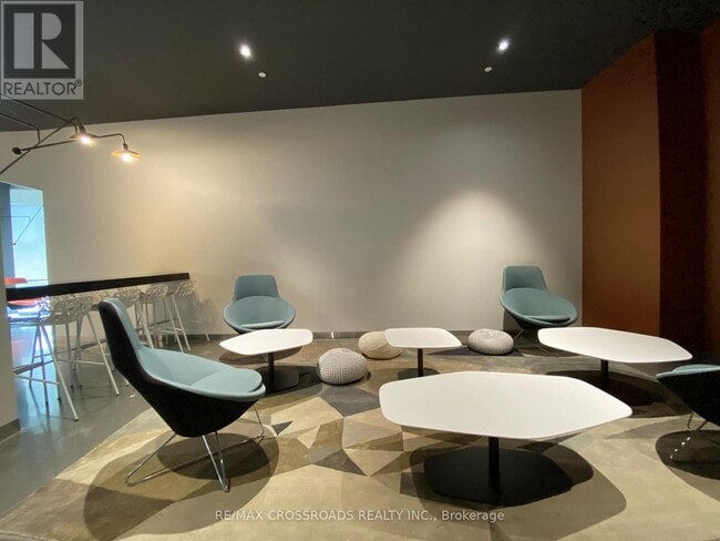 Photo du bâtiment - 18 Rouge Valley Dr W