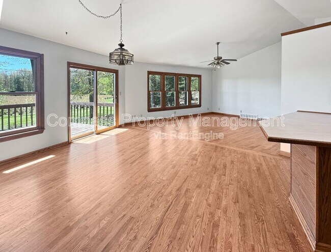 Foto del edificio - 18325 W Spring Lake Rd