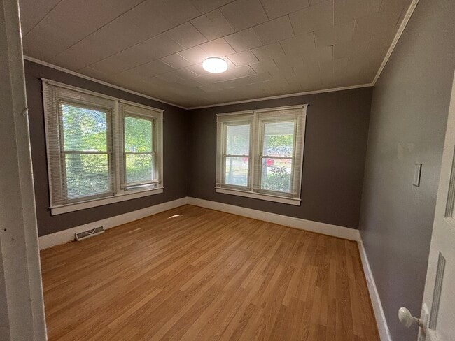 Building Photo - 2128 McKnight Mill Rd