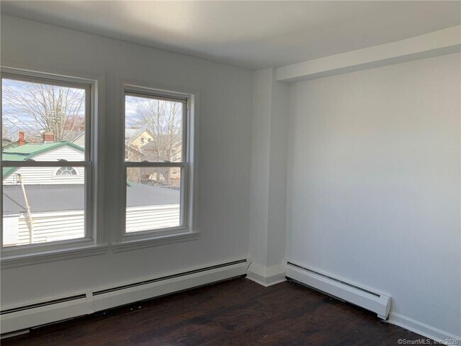 Building Photo - 202 S Colony Rd