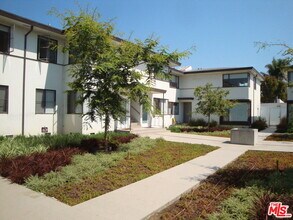Building Photo - 3130 S Barrington Ave