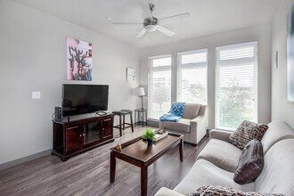 Building Photo - 1628-1898-1898 Wyndale St