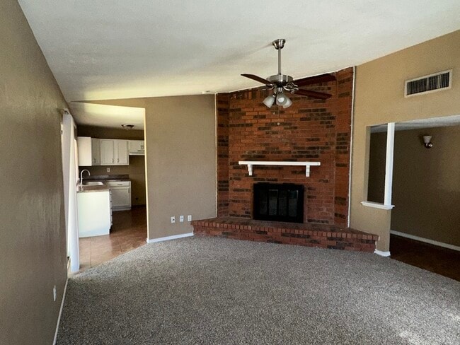 Building Photo - 6905 Blackberry Dr