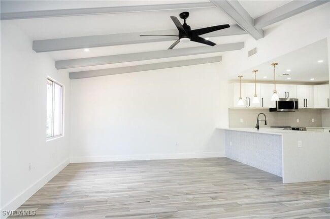 Building Photo - 6360 Royal Woods Dr