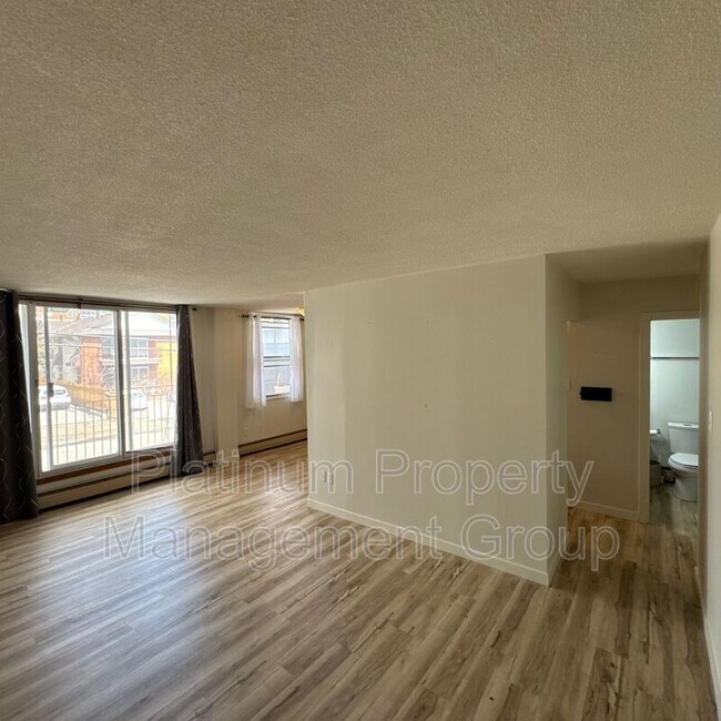 Building Photo - 2024-2035 35 Ave SW