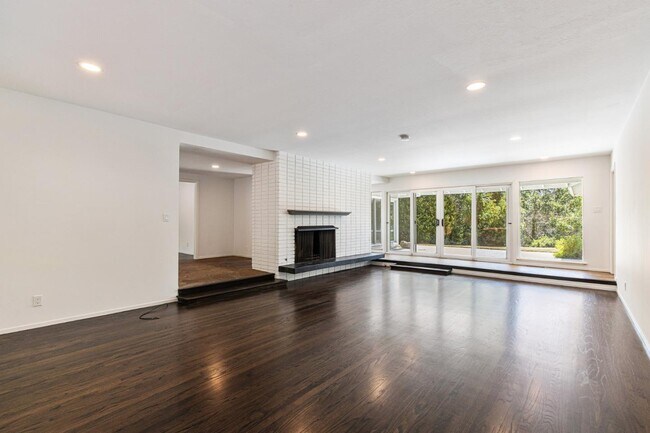 Building Photo - 30 Warmwood Way