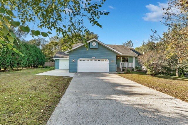 Foto del edificio - 9641 Meadow Ln