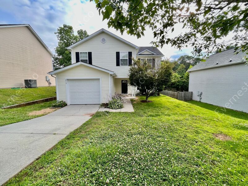 Foto principal - 815 Valley Ridge Rd
