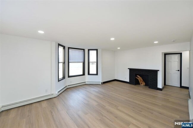 Foto del edificio - 73 Lafayette Ave