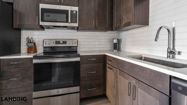 Foto del edificio - 2250 McGregor Blvd