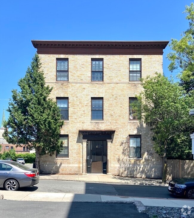 Building Photo - 50 Baldwin St