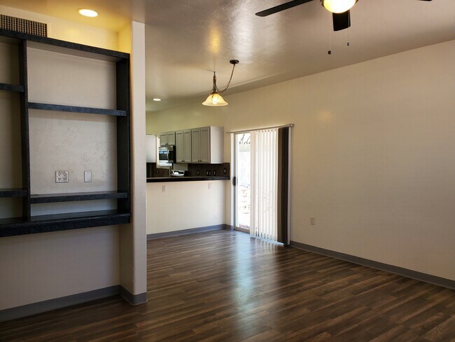 Dining area - 730 E Lester St