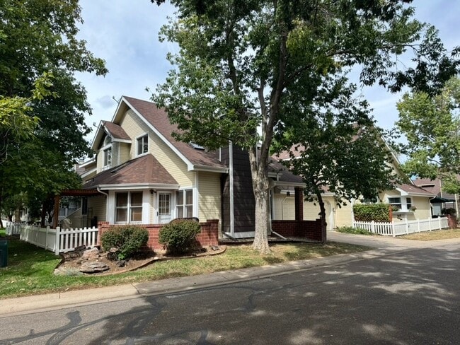 Building Photo - 1074 Cunningham Dr