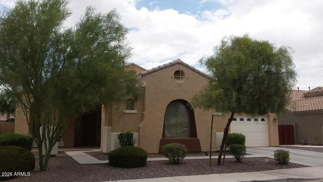 Building Photo - 2417 E Iris Dr