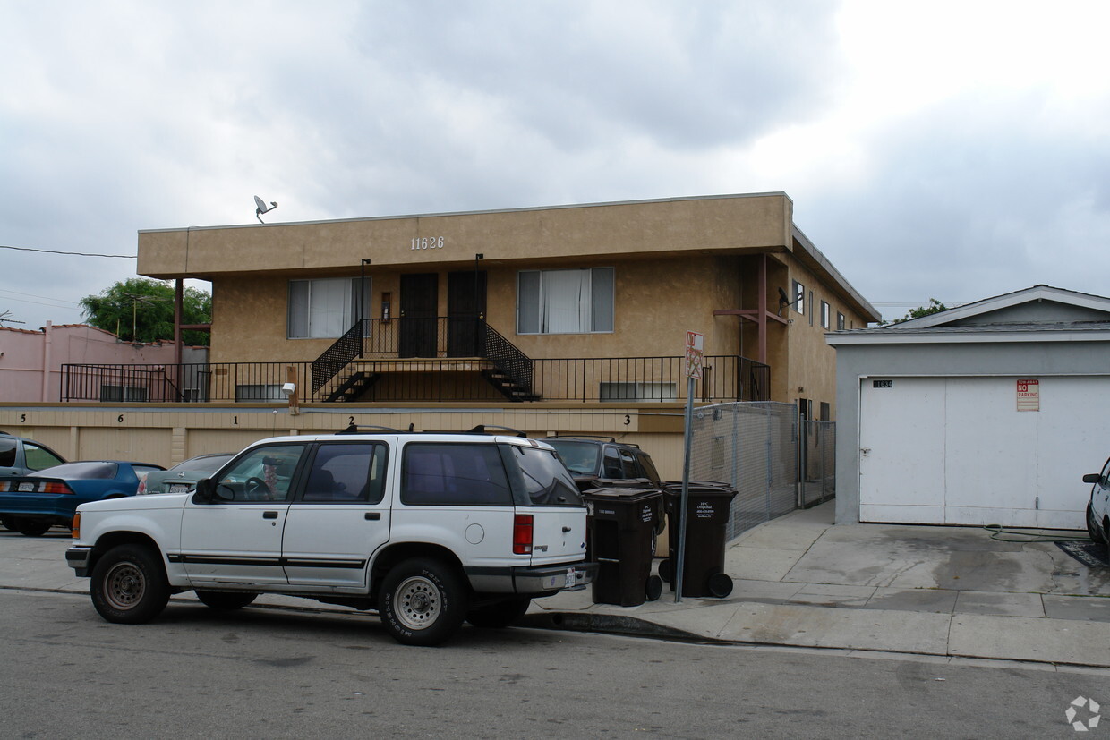 Primary Photo - 11626 Cedar Ave
