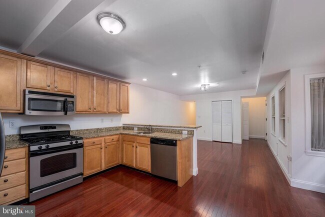 Building Photo - 838 S Bond St