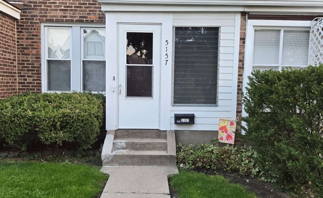 Primary Photo - 5157 W Ainslie St
