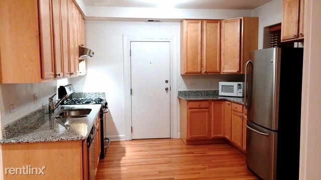 Primary Photo - 5158 N Avers Ave