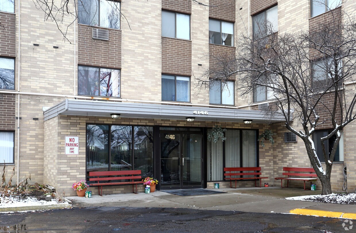 Foto del edificio - Valley Road Villa Senior Housing