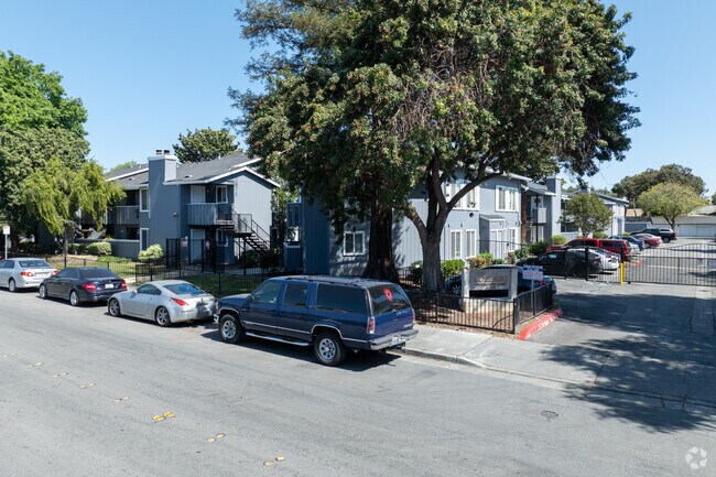 Building Photo - Bellagio Condominium Homes