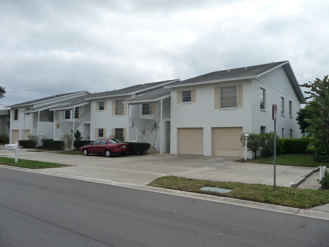 Primary Photo - 5080-5090 Oak Run Dr