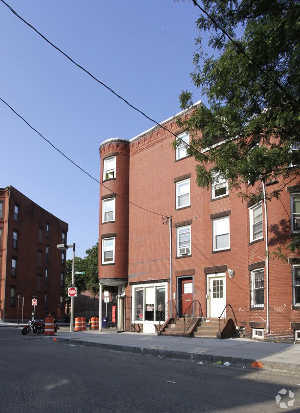 Foto del edificio - 100-108 Hammond St