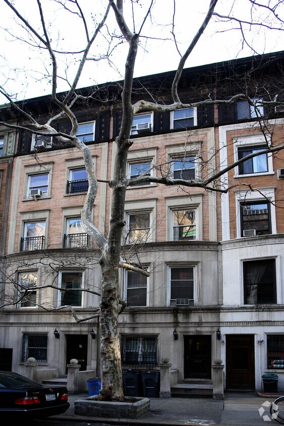 Building Photo - 311 W 71st St