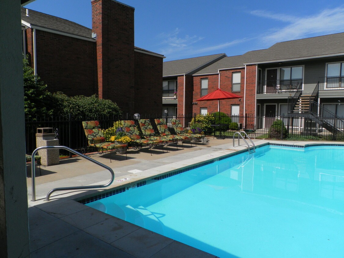 Crown Colony Apartments Apartments Topeka, KS