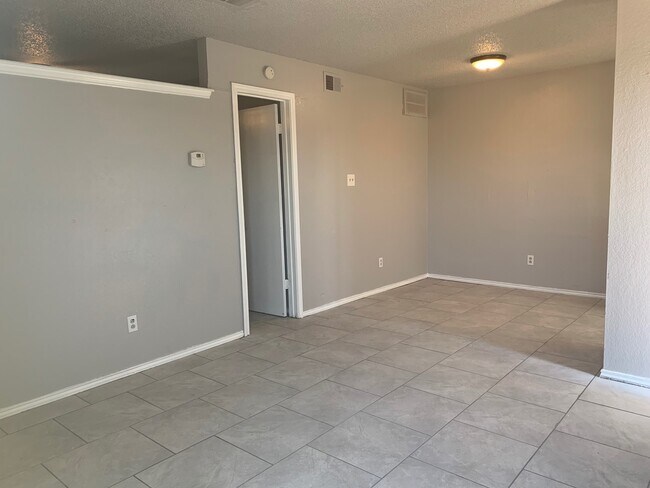 Foto del edificio - Great 1 bed 1 bath apartments!!