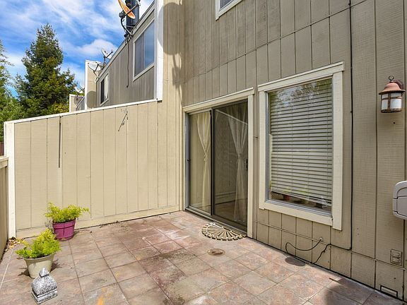Foto del edificio - "Charming 2-Bed, 2-Bath Menlo Park Retreat...