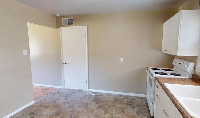 Building Photo - 4315 E Du Frain Ave