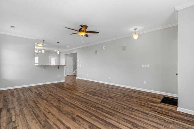 Building Photo - Newer Home, Granite Counter-Tops, Wood Laminate Flooring, SS Appliances, Garage, Fenced, Must See!