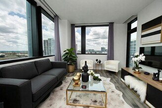 Building Photo - 1211 Caroline St