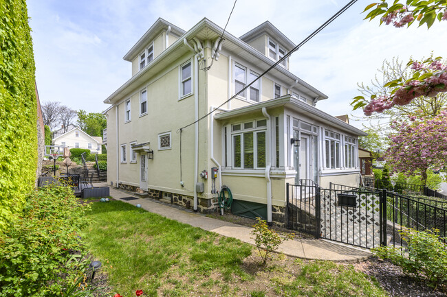 Building Photo - 291 Delavan Ave