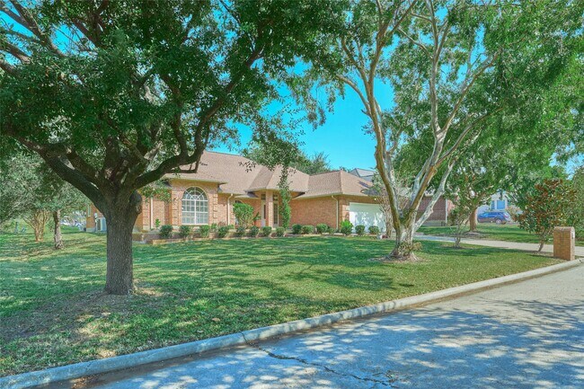 Foto del edificio - 121 April Waters Dr N