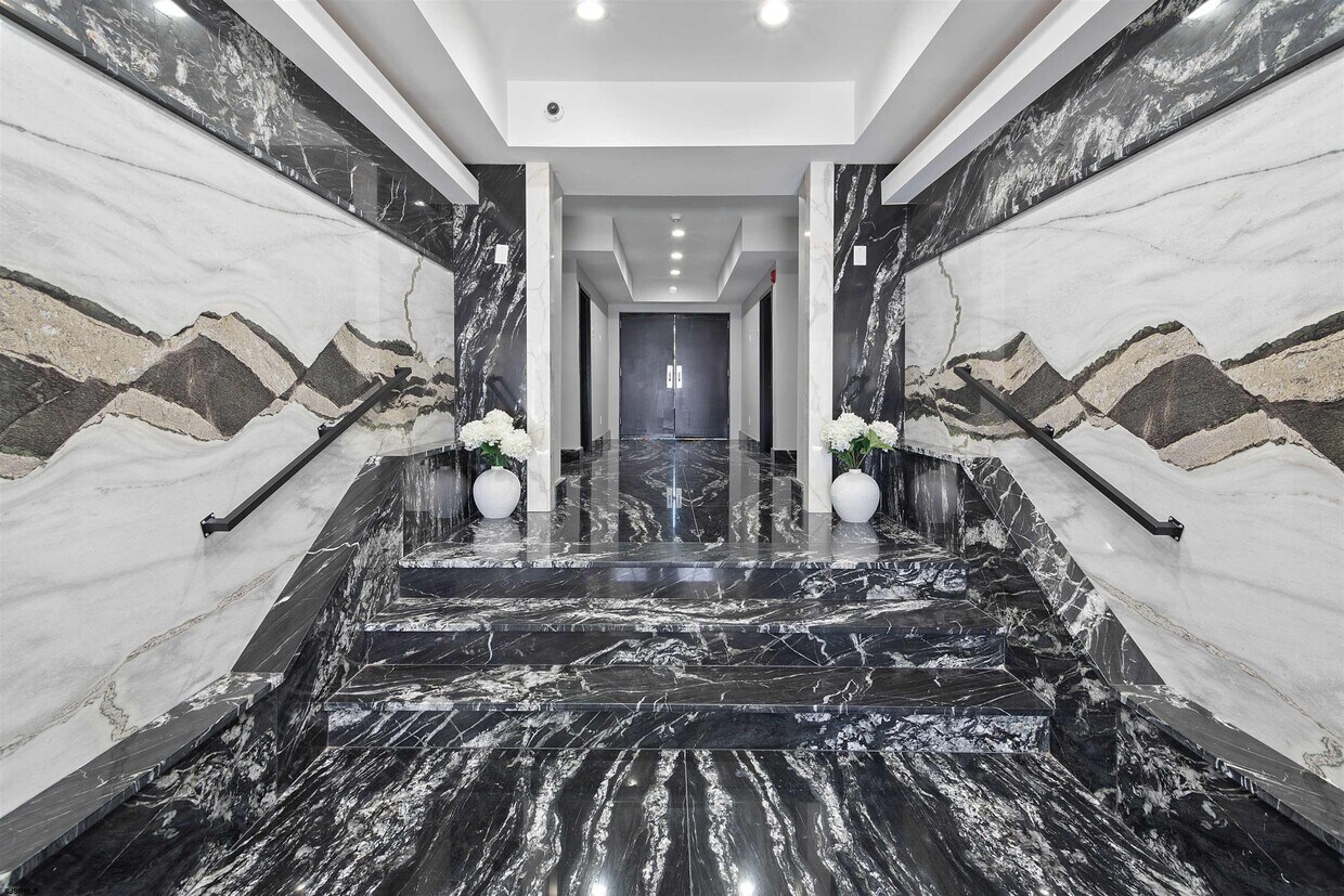 Foto principal - 5311 Atlantic Ave