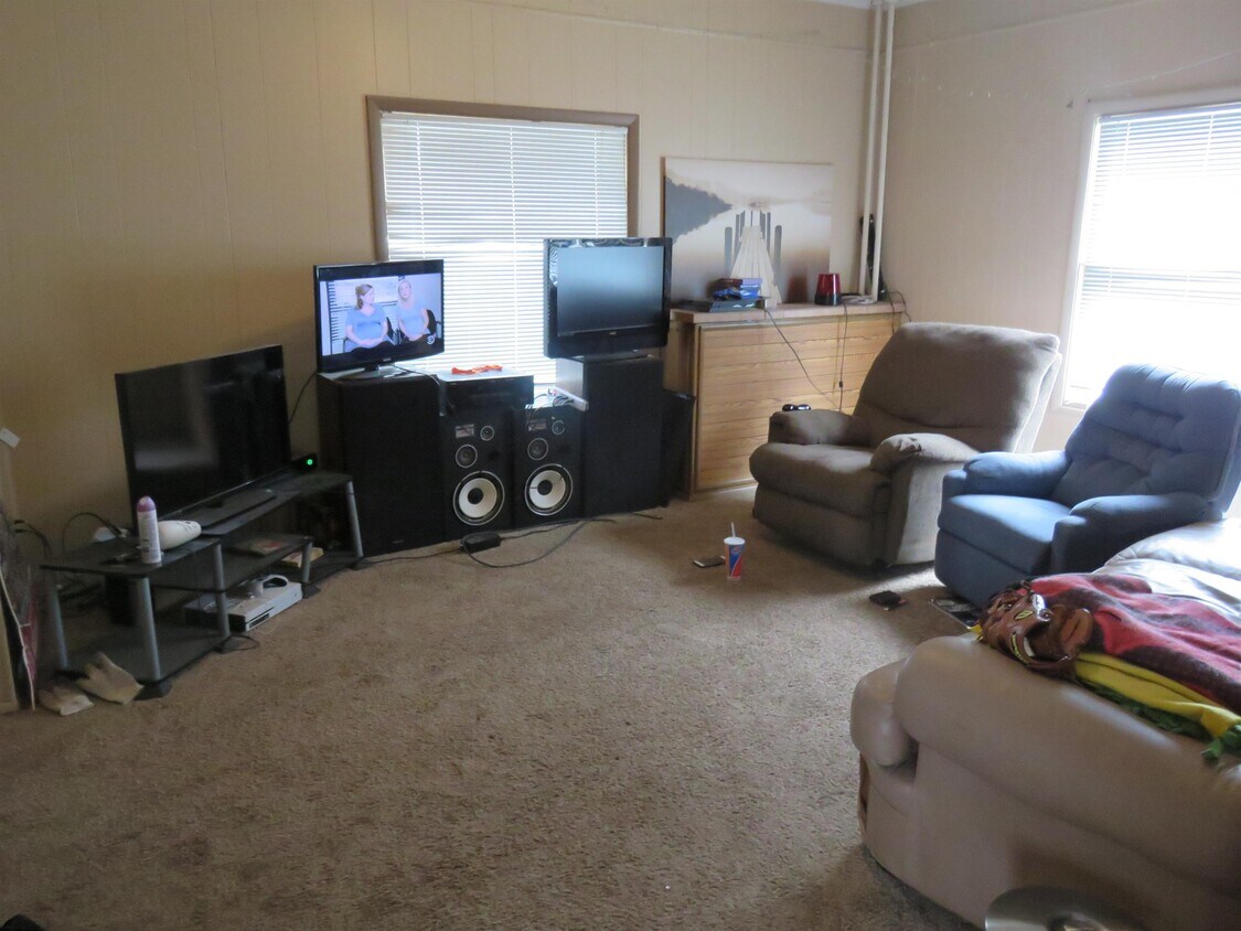 Foto principal - 706 3rd St N