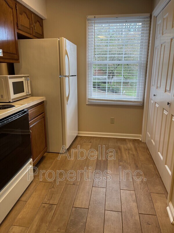 Building Photo - 461 Eastley Ct