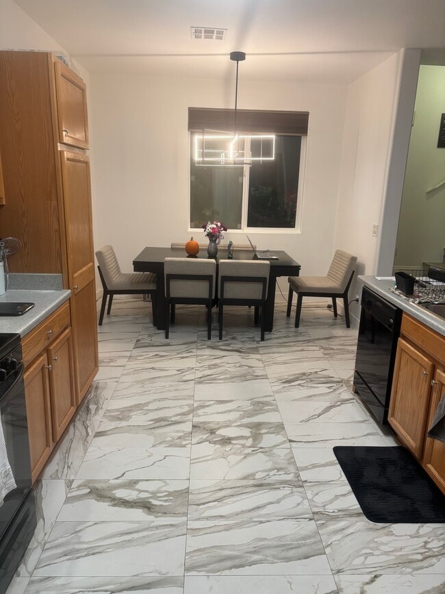 Building Photo - 7331 Carrot Ridge St