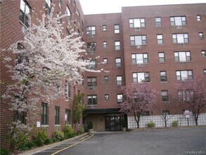 Building Photo - 77 Carpenter Ave
