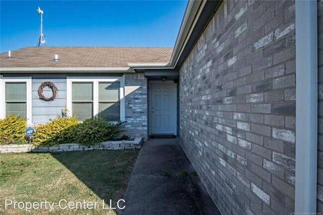Building Photo - 3 br, 2 bath House - 9833 N 43rd Ave E
