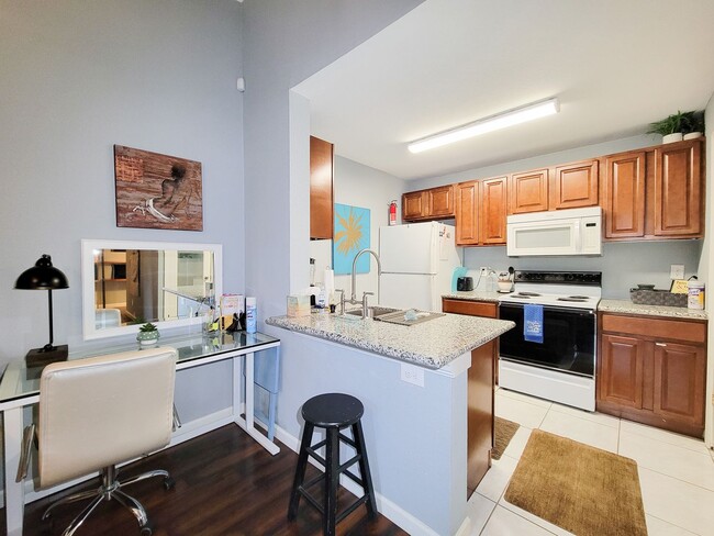 Building Photo - BEAUTIFUL REMODELED 1 BEDROOM 1 BATH CONDO...