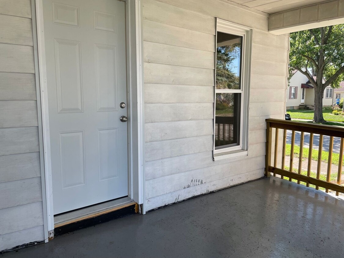 1516 Lafayette St Unit South, Michigan City, IN 46360 Room for