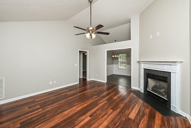 Foto del edificio - 715 Whispering Breeze