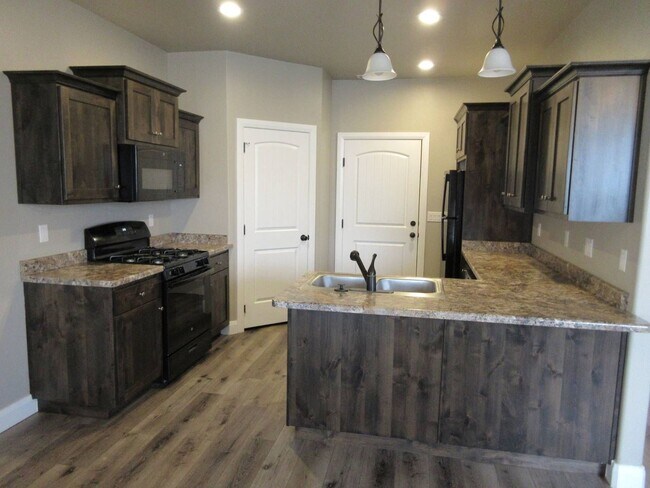 Foto del edificio - ** Move-in Discount** Newer Town home living in the heart of Cedar City!