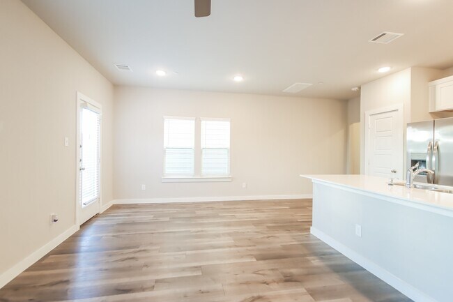 Foto del edificio - 329 N Centro Cir