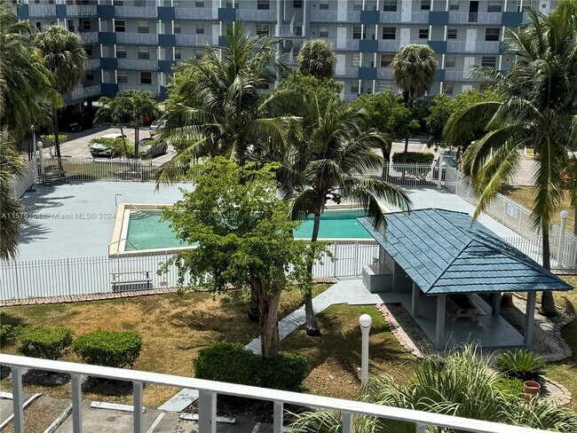 Foto del edificio - 1655 W 44th Pl